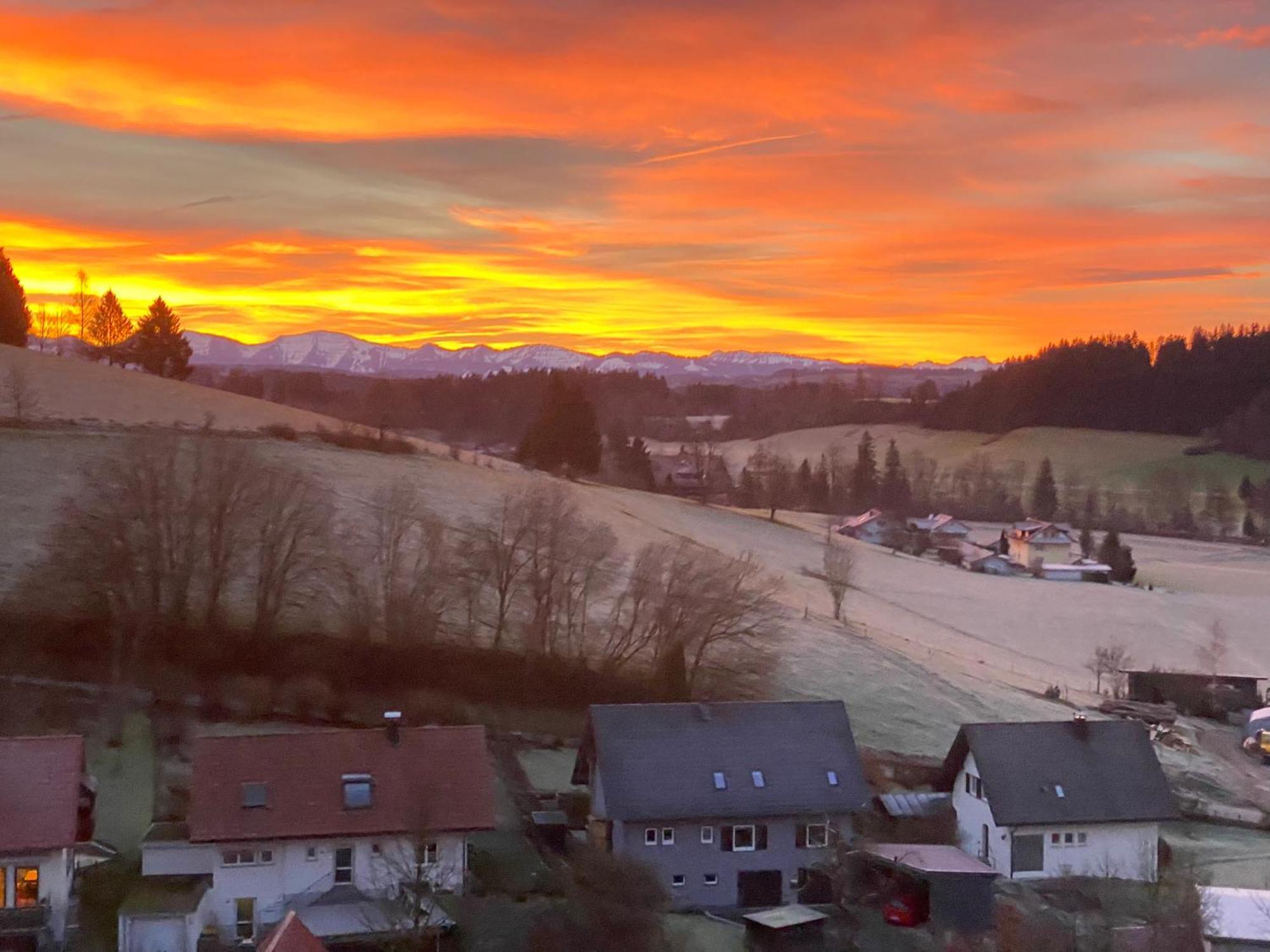 Ferienwohnung Bergblick Wangen Im Allgaeu Mit Garten, 2022 Komplett Renoviert ภายนอก รูปภาพ